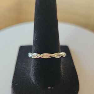 Pretty Bird Jewelry White Gold Plated Twist Ring